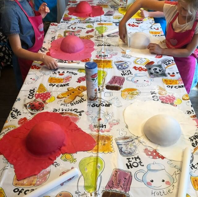 bol taartjes versieren met fondant