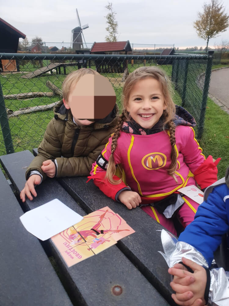 Mega Mindy themakist